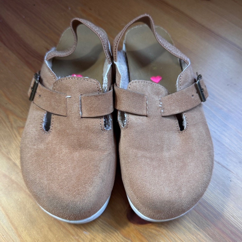 Steve Madden slip ons size 2